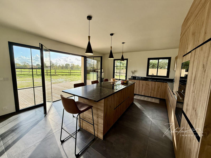 Maison - 277 m² - 8 pièces