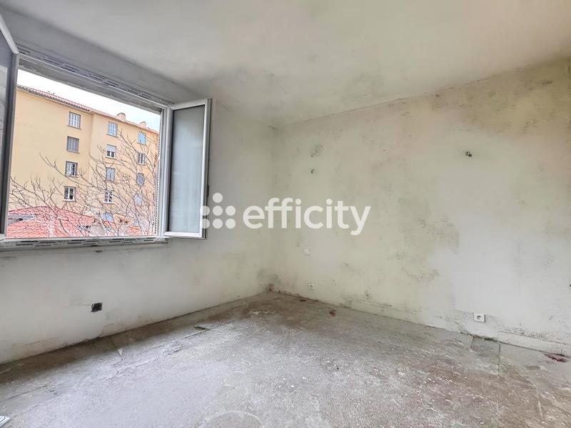 Appartement - 99 m² - 4 pièces