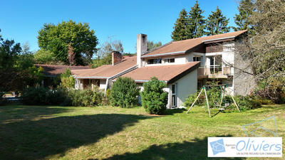 Maison contemporaine - 310 m² - 11 pièces