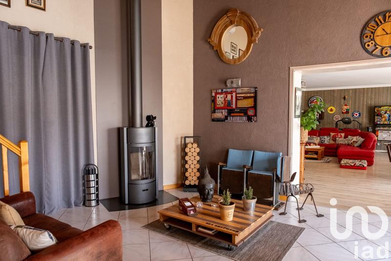 Maison - 222 m² - 7 pièces