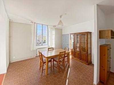 Appartement - 82 m² - 3 pièces