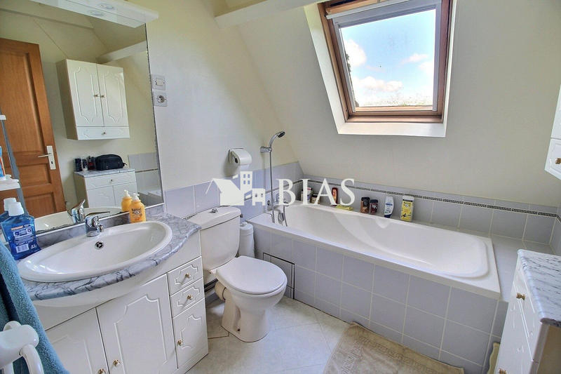 Maison - 210 m² - 11 pièces