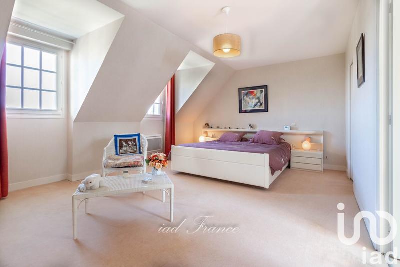 Maison - 246 m² - 9 pièces