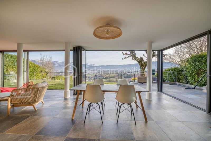 Maison - 212 m² - 6 pièces