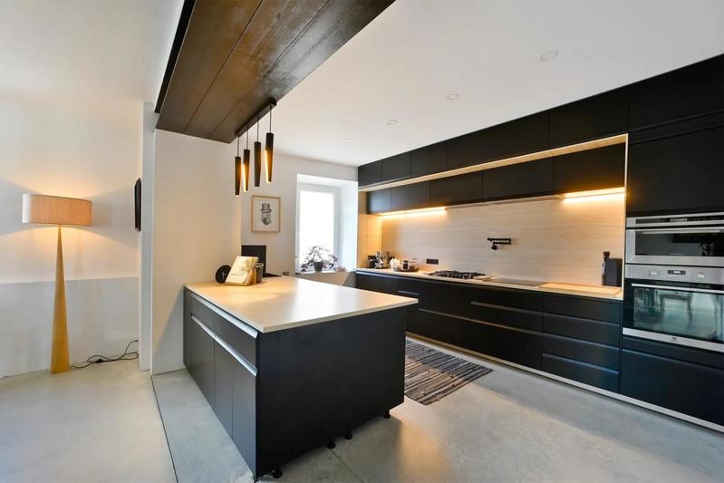 Maison - 250 m² - 7 pièces