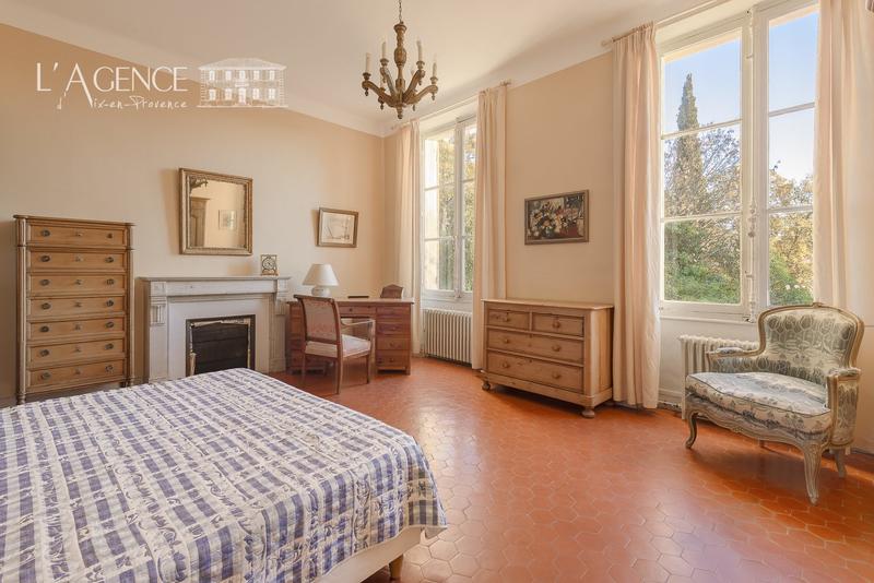 Appartement - 229 m² - 8 pièces