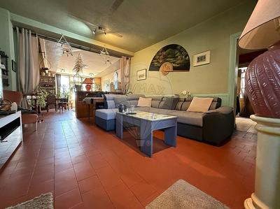 Maison de ville - 239 m² - 10 pièces