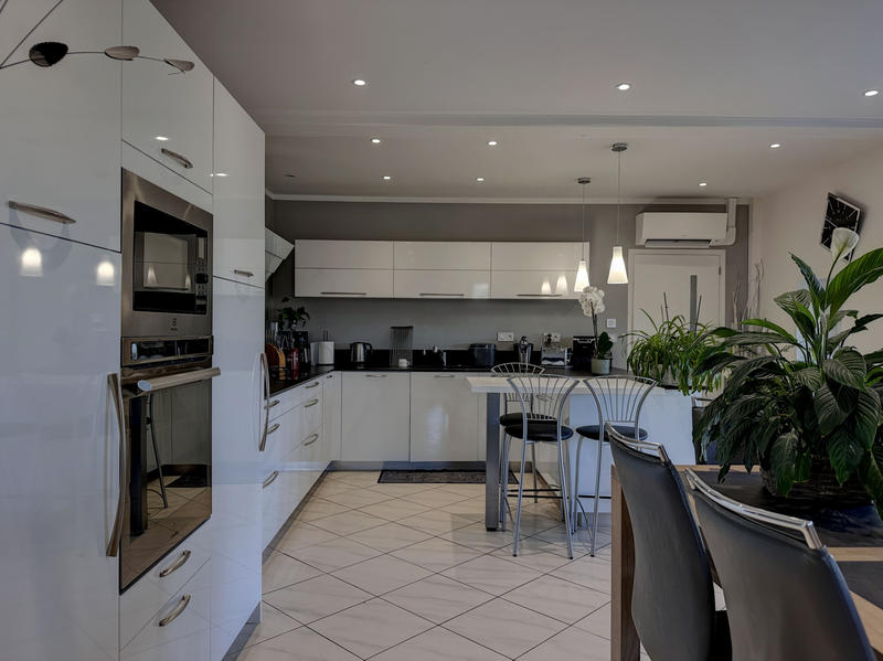 Maison - 213 m² - 7 pièces