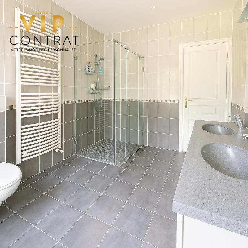 Demeure - 264 m² - 9 pièces