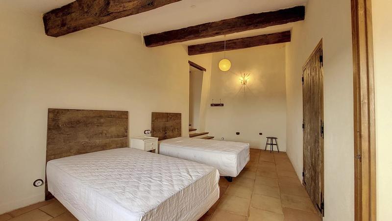 Maison - 584 m² - 14 pièces