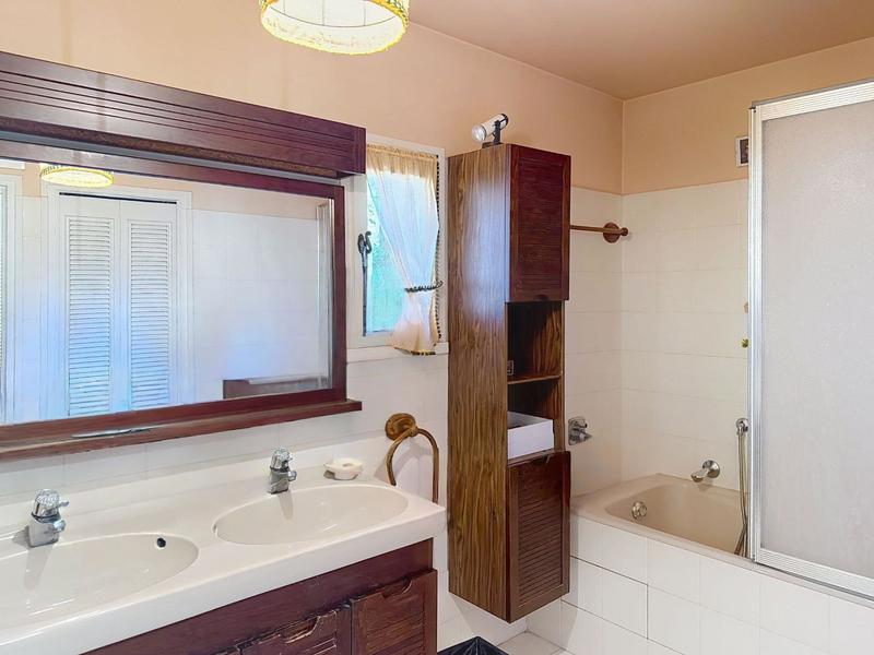 Maison - 220 m² - 8 pièces