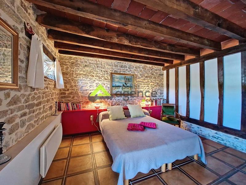 Propriété - 270 m² - 11 pièces