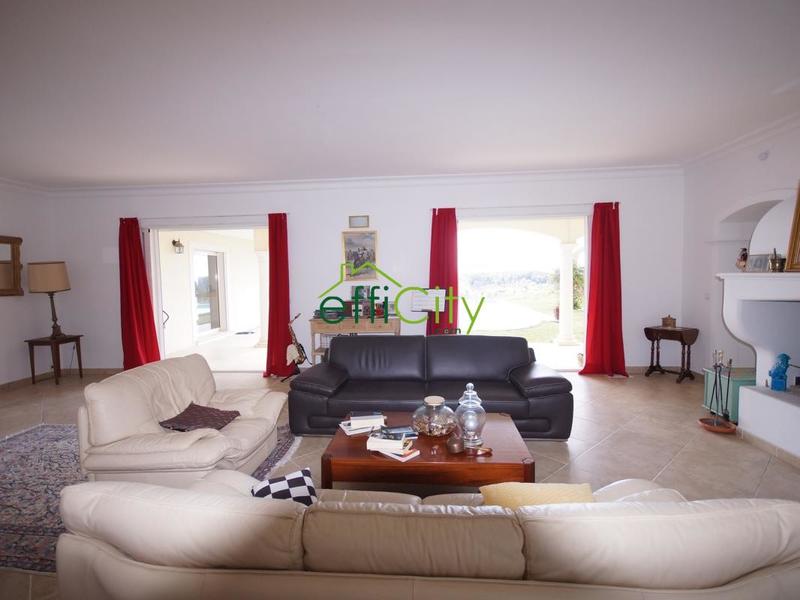 Maison - 260 m² - 7 pièces