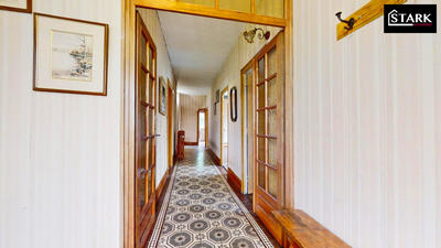 Maison - 270 m² - 9 pièces