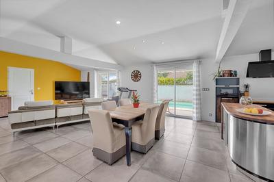 Maison - 215 m² - 5 pièces