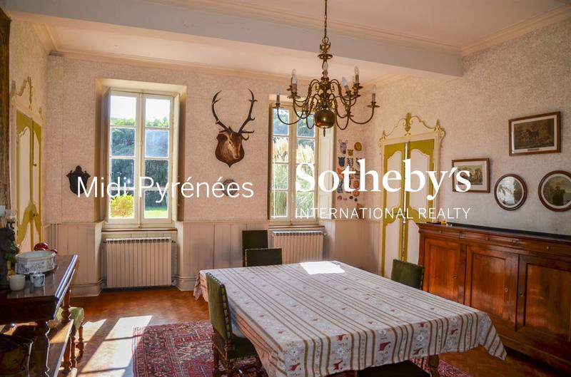 Château - 515 m² - 18 pièces