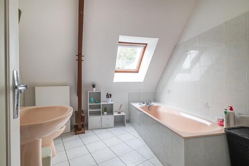 Maison traditionnelle - 210 m² - 8 pièces