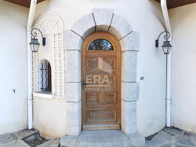 Maison - 225 m² - 10 pièces