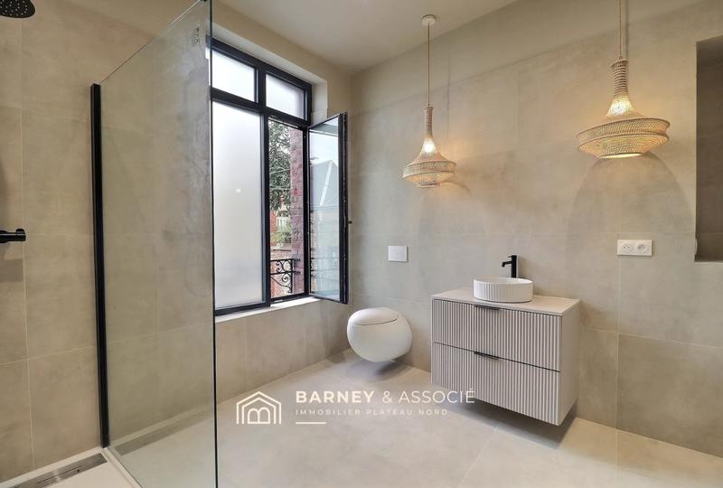 Maison - 180 m² - 7 pièces