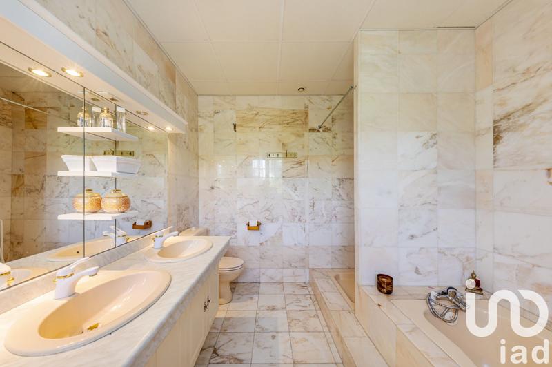 Maison - 264 m² - 8 pièces