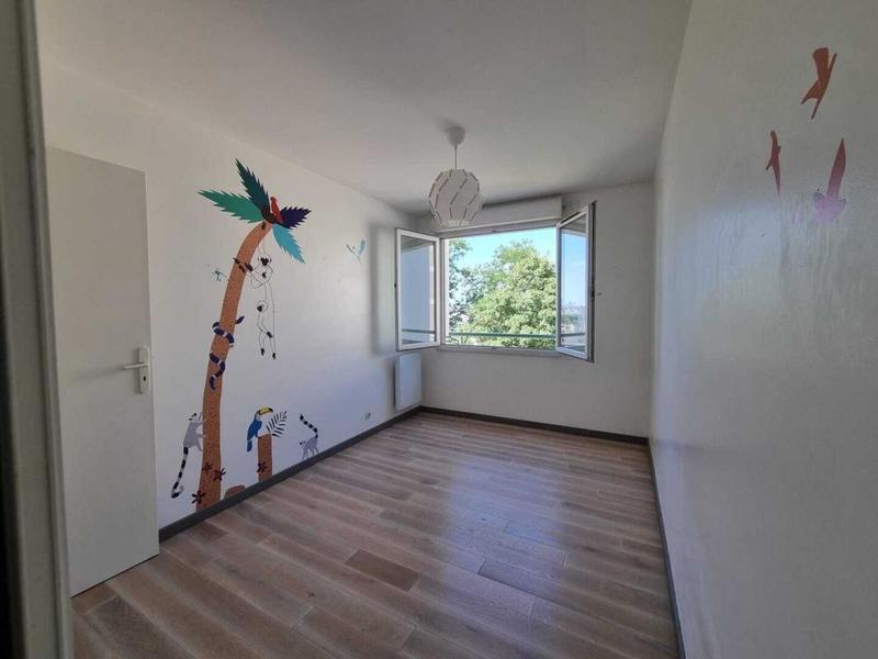 Appartement - 99 m² - 5 pièces
