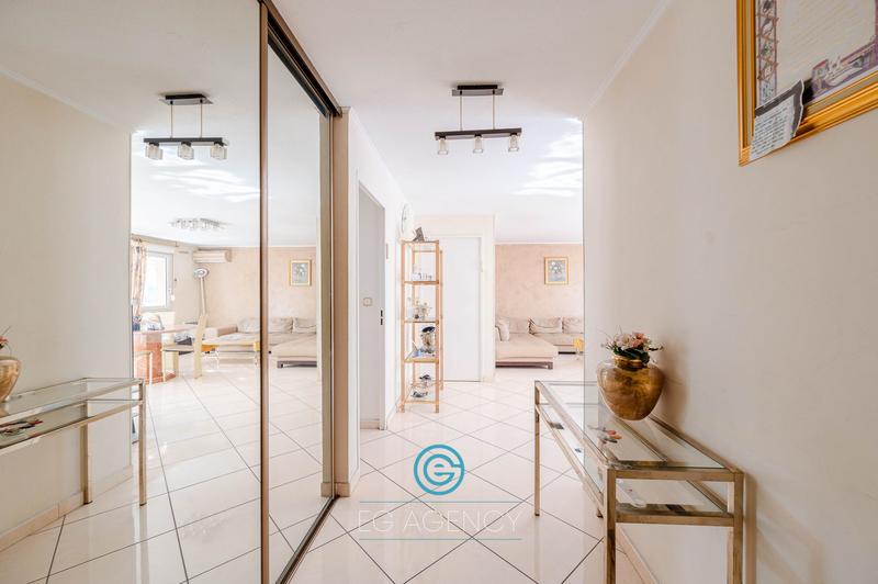 Appartement - 100 m² - 5 pièces