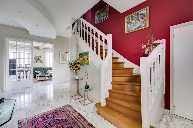 Maison - 250 m² - 8 pièces