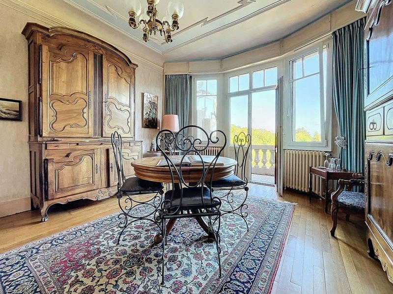 Maison - 201 m² - 9 pièces