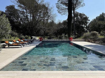 Propriété - 600 m² - 17 pièces