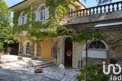 Maison - 240 m² - 10 pièces