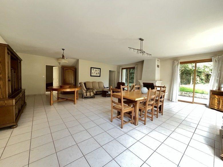 Maison traditionnelle - 211 m² - 7 pièces