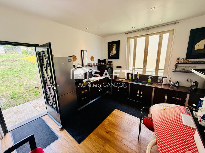 Maison - 202 m² - 7 pièces