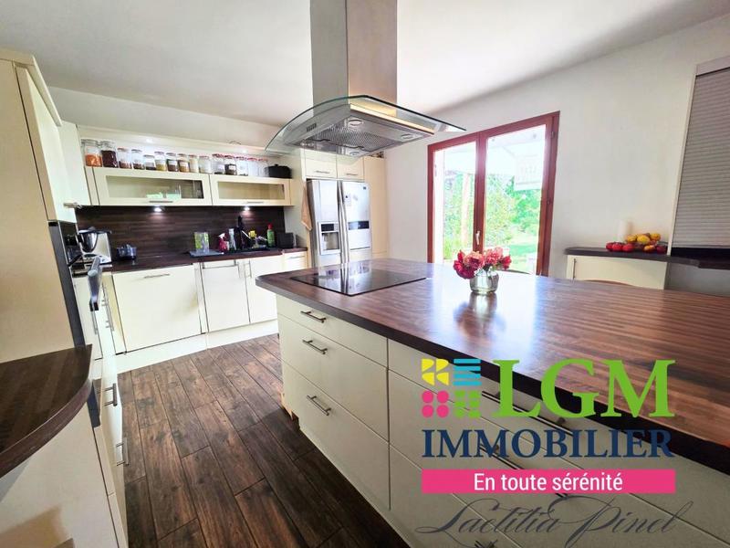Maison - 206 m² - 8 pièces