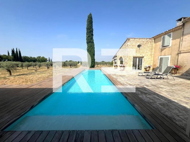 Maison - 350 m² - 12 pièces