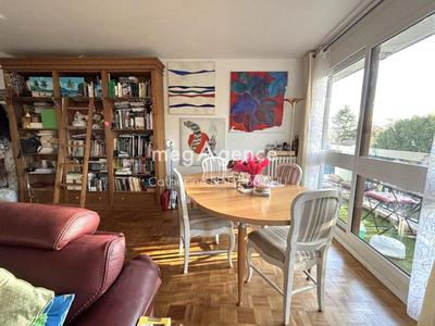 Appartement - 82 m² - 3 pièces