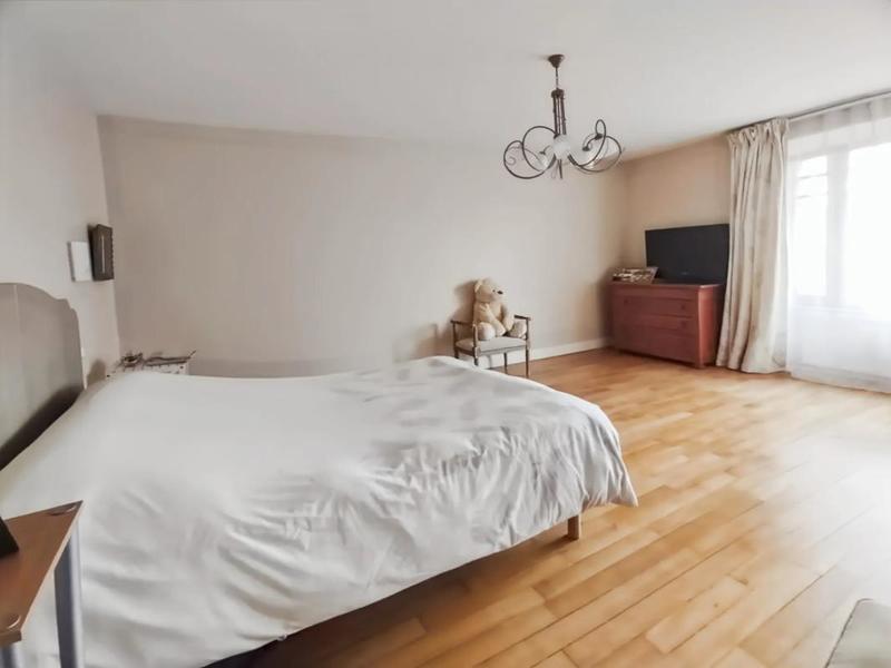 Maison - 211 m² - 7 pièces