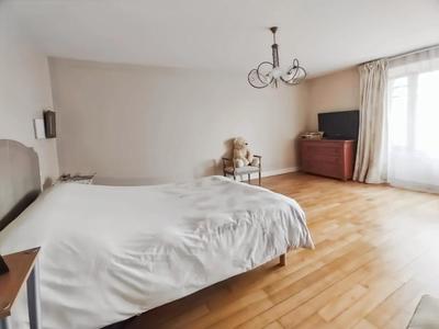 Maison - 211 m² - 7 pièces