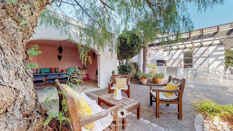 Maison - 220 m² - 5 pièces