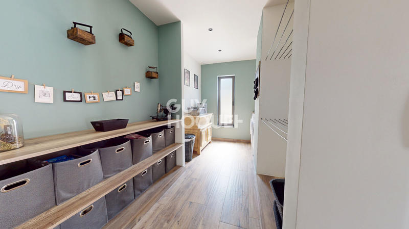 Maison - 240 m² - 7 pièces