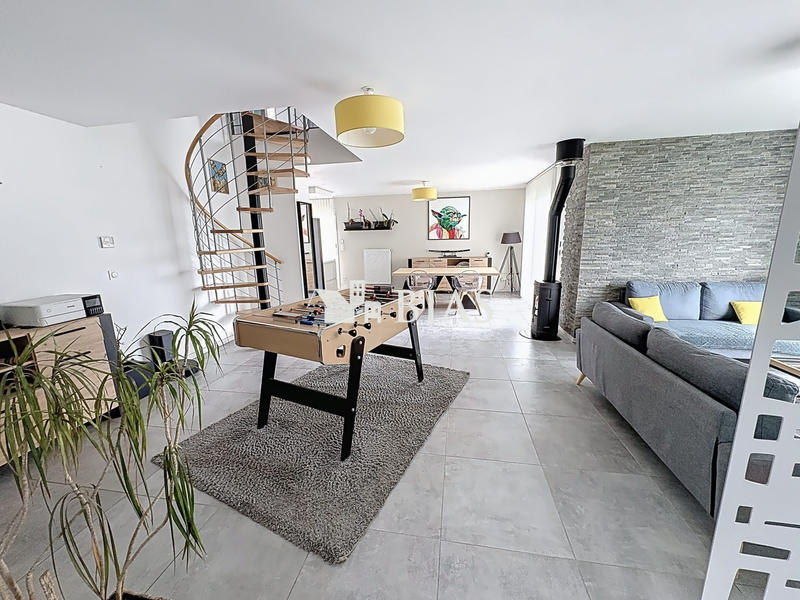 Maison - 159 m² - 7 pièces