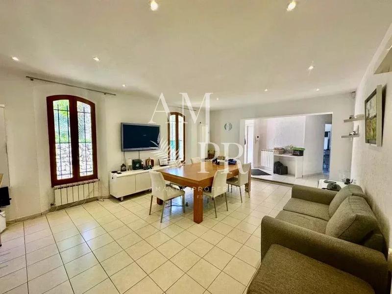 Maison - 181 m² - 7 pièces