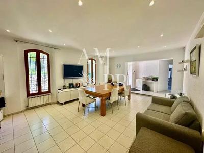 Maison - 181 m² - 7 pièces