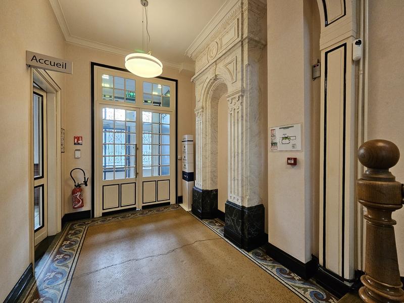 Bureau - 303 m² - 12 pièces