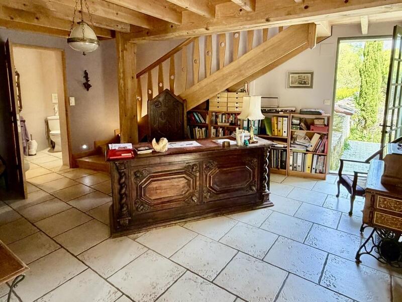 Propriété - 220 m² - 6 pièces