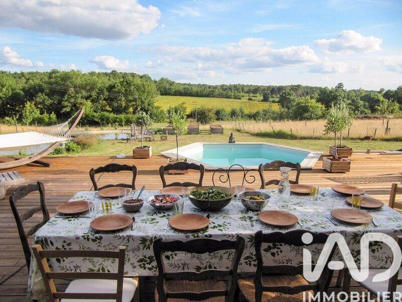 Maison - 299 m² - 15 pièces