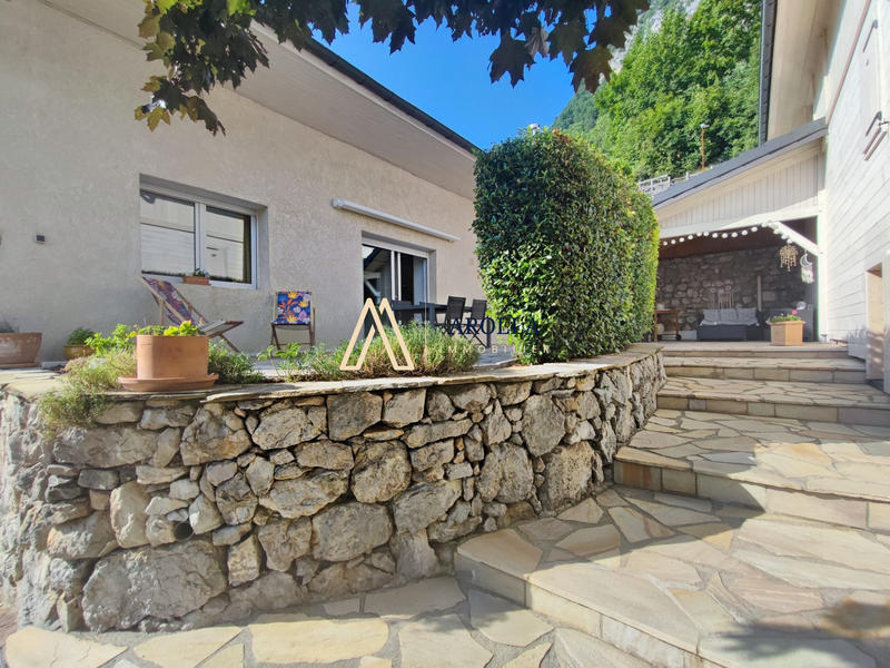 Maison ancienne - 236 m² - 10 pièces