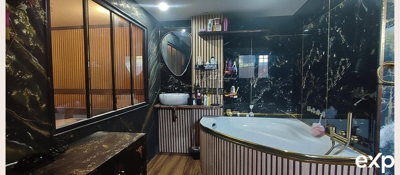 Appartement - 99 m² - 5 pièces