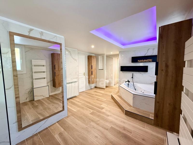 Maison - 315 m² - 11 pièces