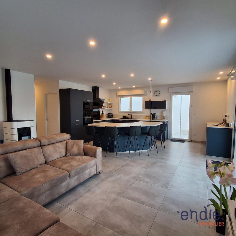 Maison - 93 m² - 4 pièces