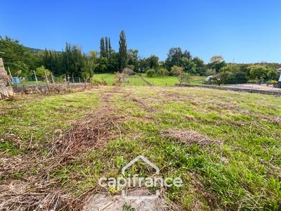 Terrain constructible - 694 m²